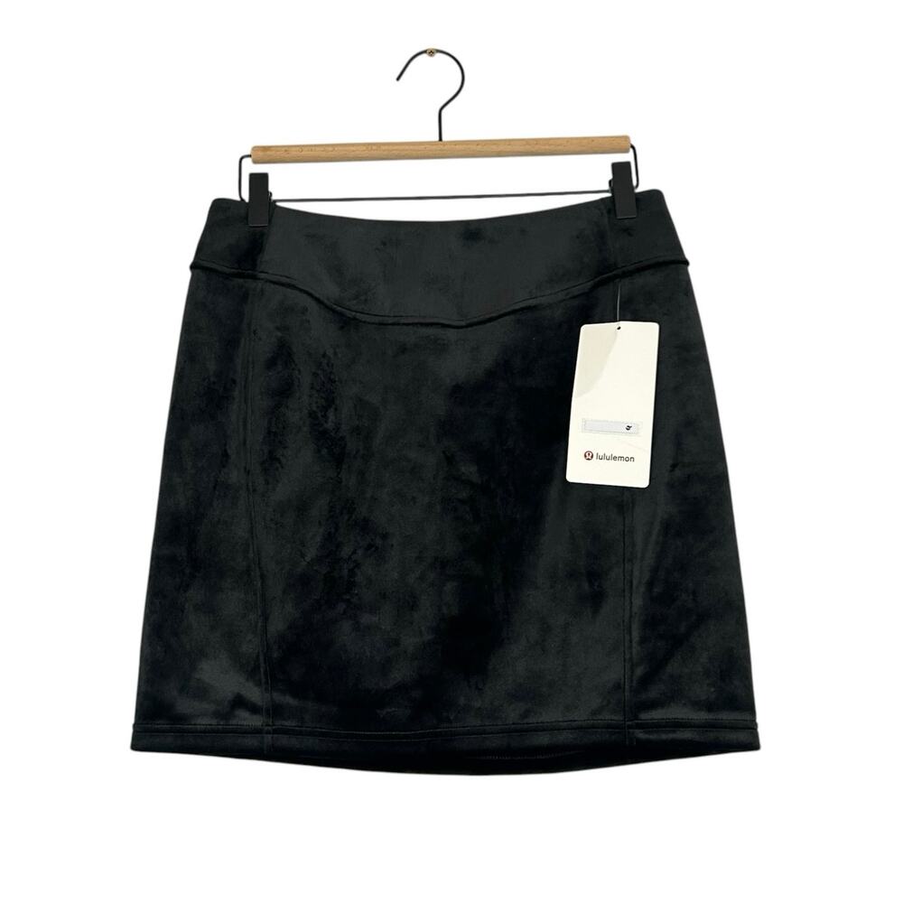 NWT Lululemon Scuba High-Rise Mini Skirt Velvet in Black Size M